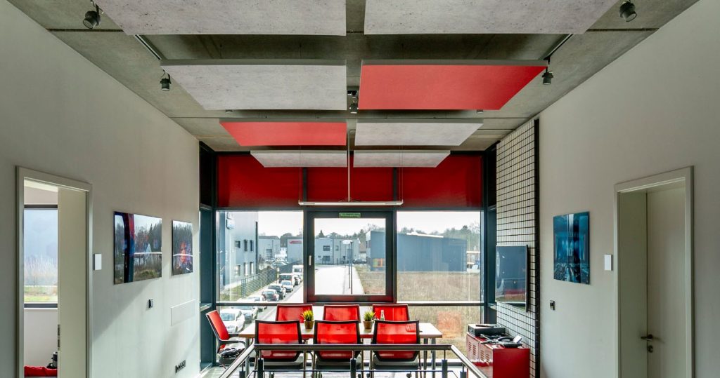 Sala riunioni in cui è stato fatto trattamento acustico con pannelli fonoassorbenti