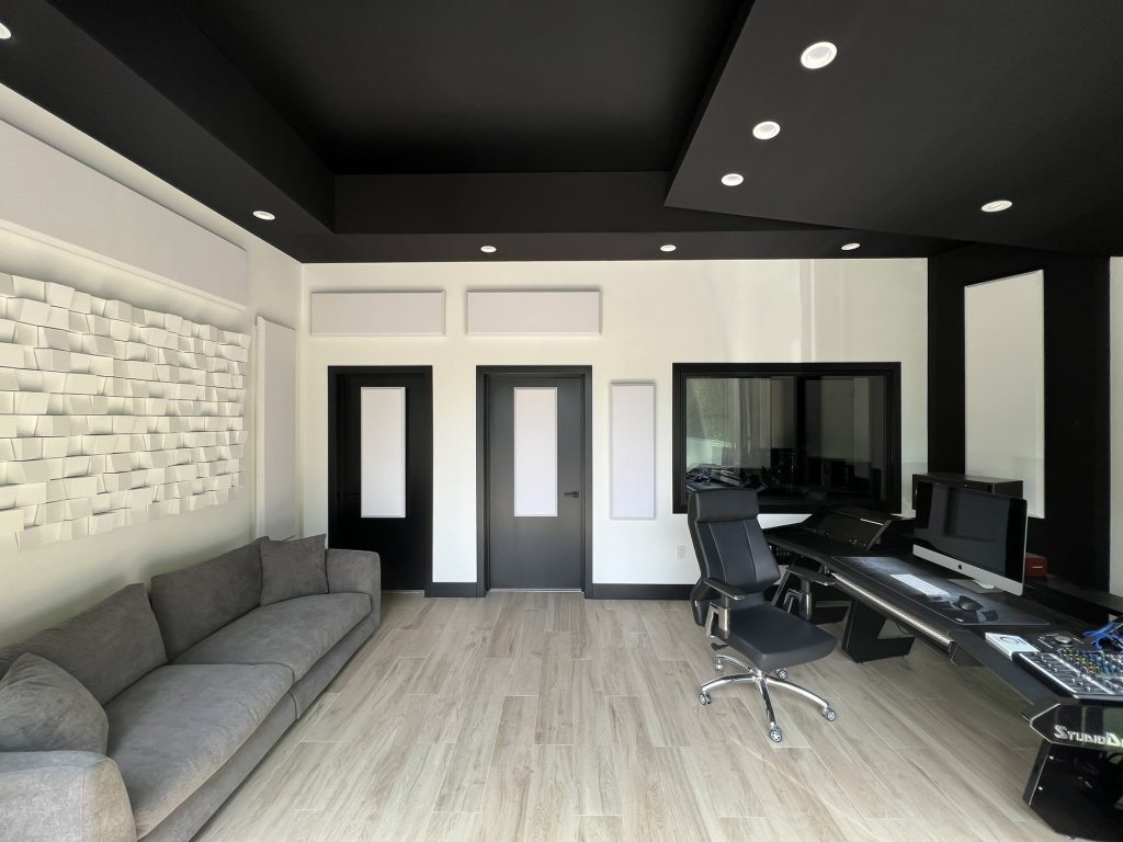 Interno di un home studio dove è stato fatto trattamento acustico