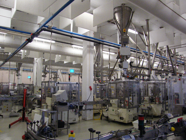 Interno di una fabbrica con trattamento acustico